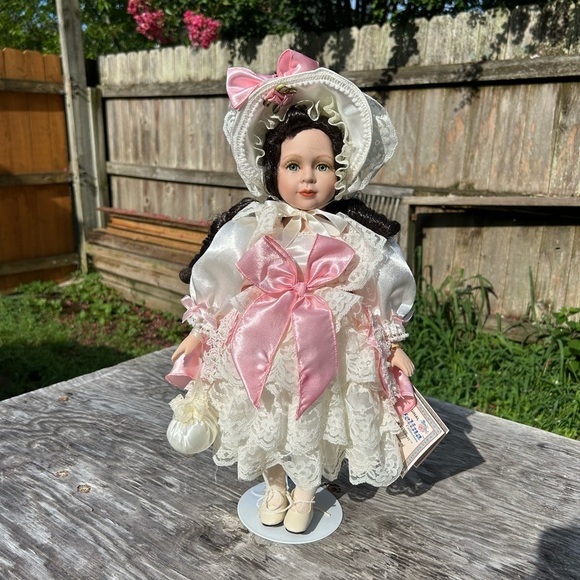 Angelina 2000 collector’s edition doll by timeless‎ treasures - Picture 1 of 6